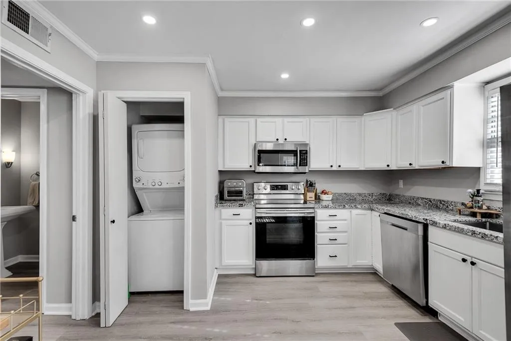 6520 Roswell Road Unit 11, Atlanta, Georgia 30328, 3 Bedrooms Bedrooms, ,2 BathroomsBathrooms,Residential,Sold,6520 Roswell Road Unit 11,7703789