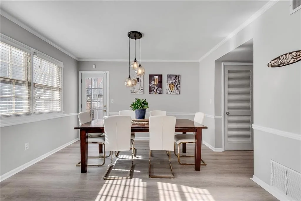 6520 Roswell Road Unit 11, Atlanta, Georgia 30328, 3 Bedrooms Bedrooms, ,2 BathroomsBathrooms,Residential,Sold,6520 Roswell Road Unit 11,7703789