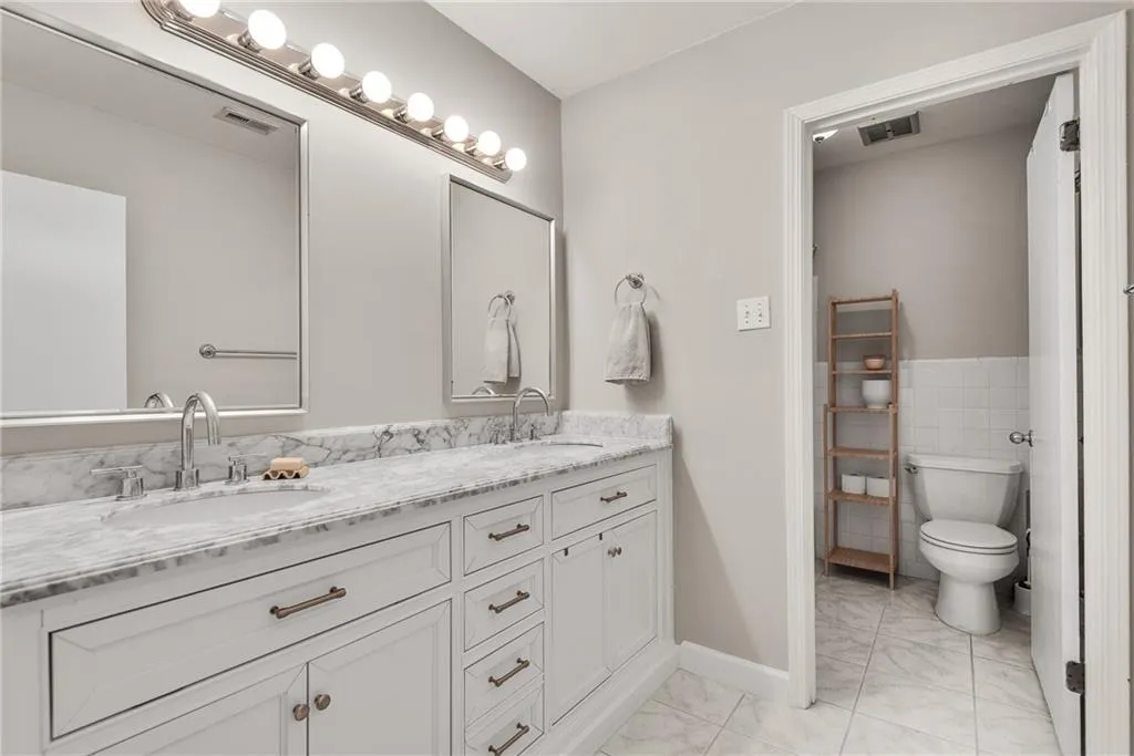 6520 Roswell Road Unit 11, Atlanta, Georgia 30328, 3 Bedrooms Bedrooms, ,2 BathroomsBathrooms,Residential,Sold,6520 Roswell Road Unit 11,7703789