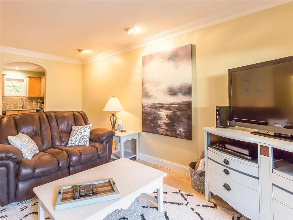 5400 Roswell Road Unit B4, Atlanta, Georgia 30342, 1 Bedroom Bedrooms, ,1 BathroomBathrooms,Residential,Sold,5400 Roswell Road Unit B4,5937833
