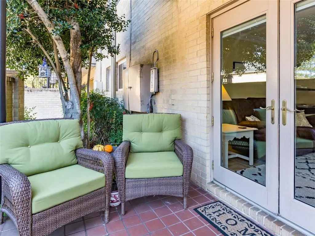 5400 Roswell Road Unit B4, Atlanta, Georgia 30342, 1 Bedroom Bedrooms, ,1 BathroomBathrooms,Residential,Sold,5400 Roswell Road Unit B4,5937833