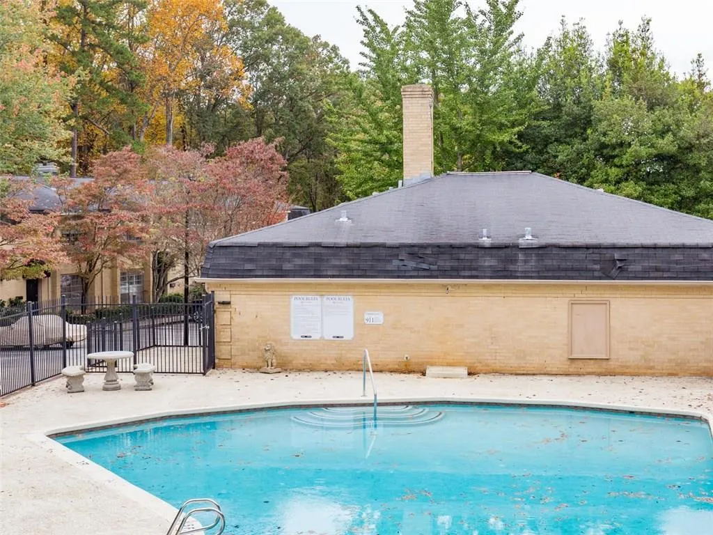 5400 Roswell Road Unit B4, Atlanta, Georgia 30342, 1 Bedroom Bedrooms, ,1 BathroomBathrooms,Residential,Sold,5400 Roswell Road Unit B4,5937833