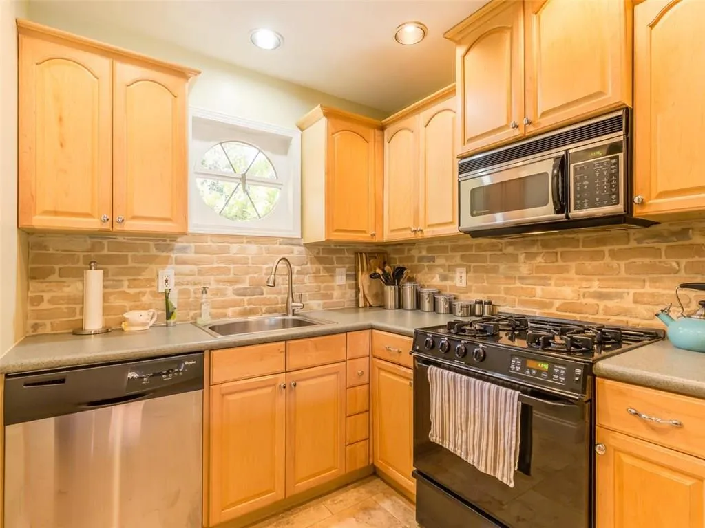 5400 Roswell Road Unit B4, Atlanta, Georgia 30342, 1 Bedroom Bedrooms, ,1 BathroomBathrooms,Residential,Sold,5400 Roswell Road Unit B4,5937833