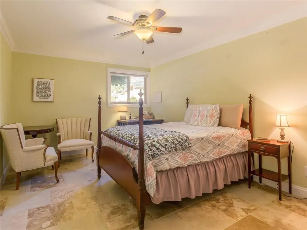 5400 Roswell Road Unit B4, Atlanta, Georgia 30342, 1 Bedroom Bedrooms, ,1 BathroomBathrooms,Residential,Sold,5400 Roswell Road Unit B4,5937833