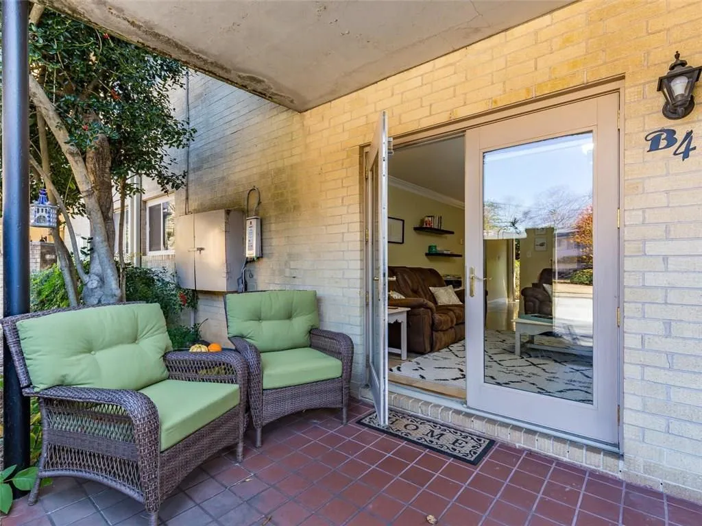 5400 Roswell Road Unit B4, Atlanta, Georgia 30342, 1 Bedroom Bedrooms, ,1 BathroomBathrooms,Residential,Sold,5400 Roswell Road Unit B4,5937833