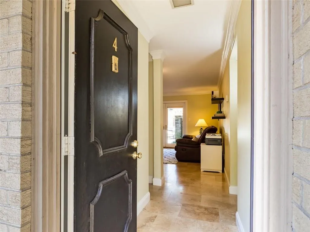 5400 Roswell Road Unit B4, Atlanta, Georgia 30342, 1 Bedroom Bedrooms, ,1 BathroomBathrooms,Residential,Sold,5400 Roswell Road Unit B4,5937833