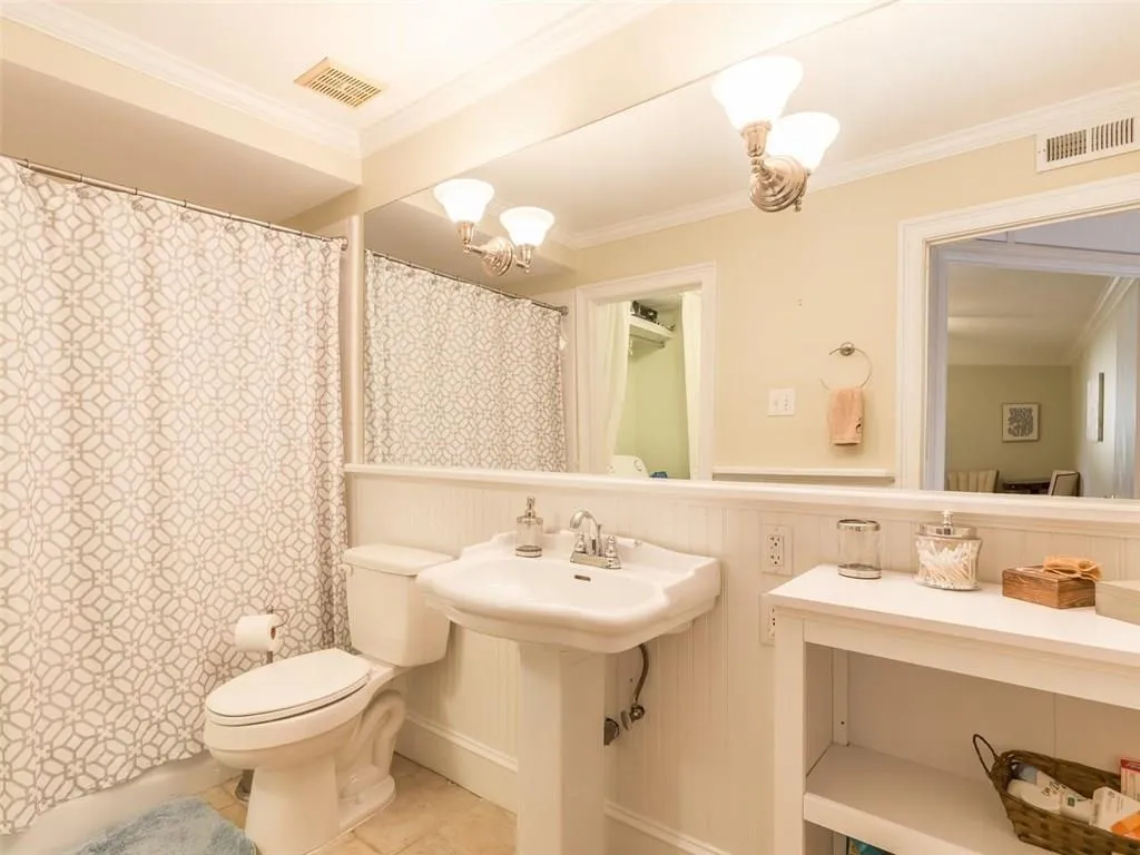 5400 Roswell Road Unit B4, Atlanta, Georgia 30342, 1 Bedroom Bedrooms, ,1 BathroomBathrooms,Residential,Sold,5400 Roswell Road Unit B4,5937833