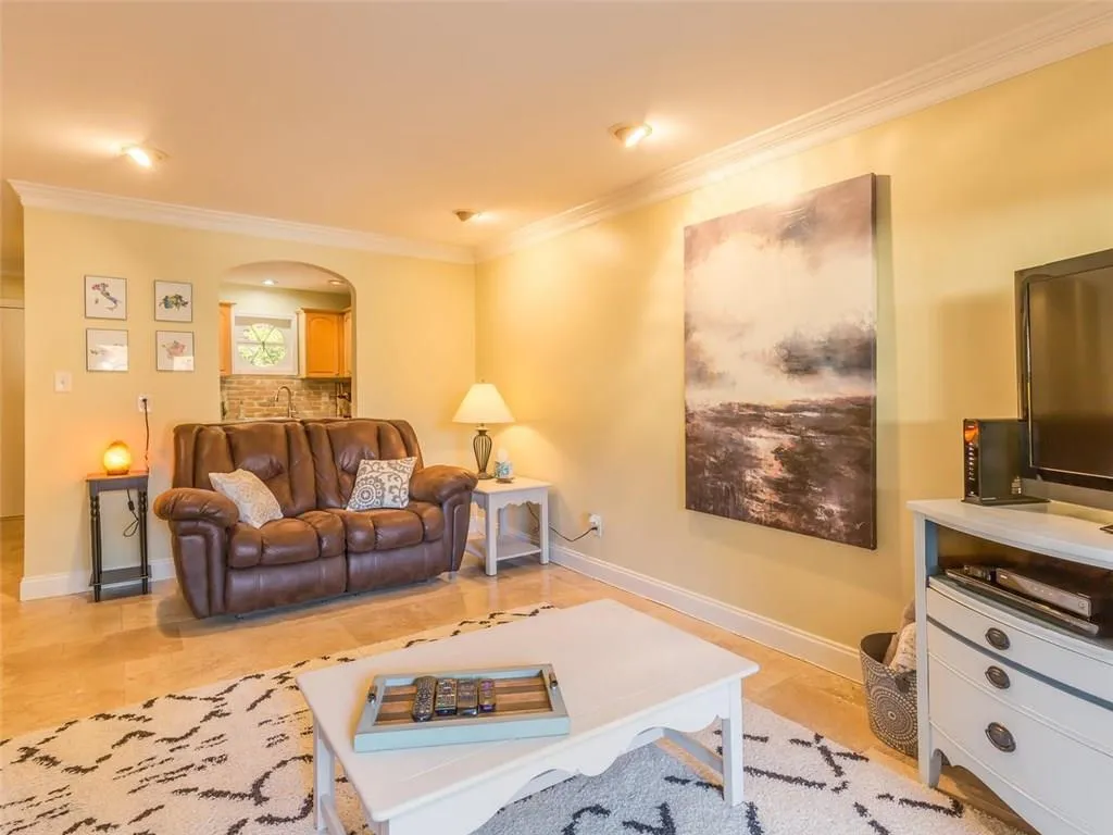5400 Roswell Road Unit B4, Atlanta, Georgia 30342, 1 Bedroom Bedrooms, ,1 BathroomBathrooms,Residential,Sold,5400 Roswell Road Unit B4,5937833
