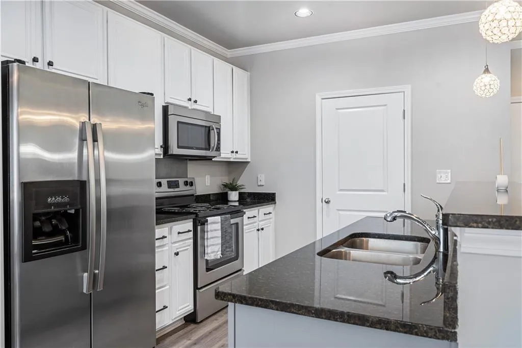 7265 Glisten Avenue Unit 113, Atlanta, Georgia 30328, 1 Bedroom Bedrooms, ,1 BathroomBathrooms,Residential,Sold,7265 Glisten Avenue Unit 113,6863453
