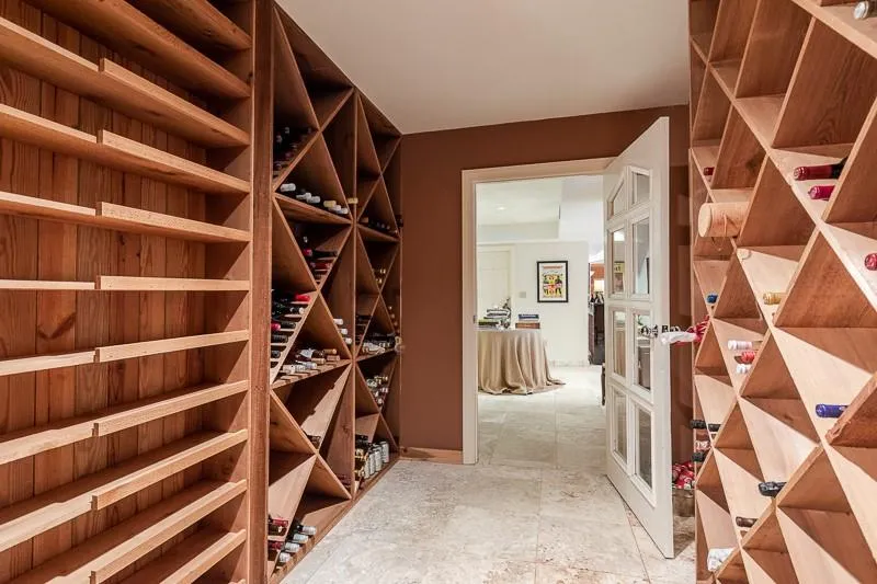 685 Tanglewood Trail, Sandy Springs, Georgia 30327, 5 Bedrooms Bedrooms, ,4 BathroomsBathrooms,Residential,Sold,685 Tanglewood Trail,6873759