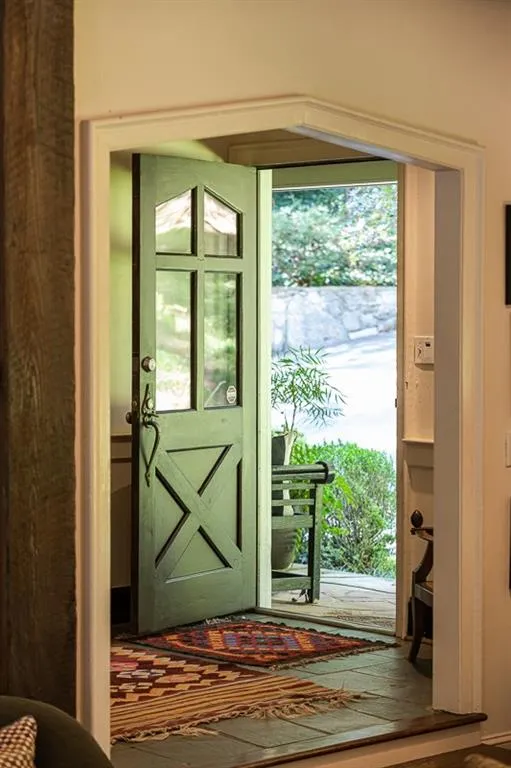 685 Tanglewood Trail, Sandy Springs, Georgia 30327, 5 Bedrooms Bedrooms, ,4 BathroomsBathrooms,Residential,Sold,685 Tanglewood Trail,6873759