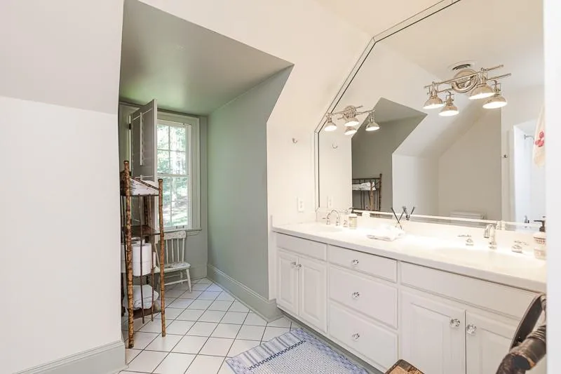 685 Tanglewood Trail, Sandy Springs, Georgia 30327, 5 Bedrooms Bedrooms, ,4 BathroomsBathrooms,Residential,Sold,685 Tanglewood Trail,6873759