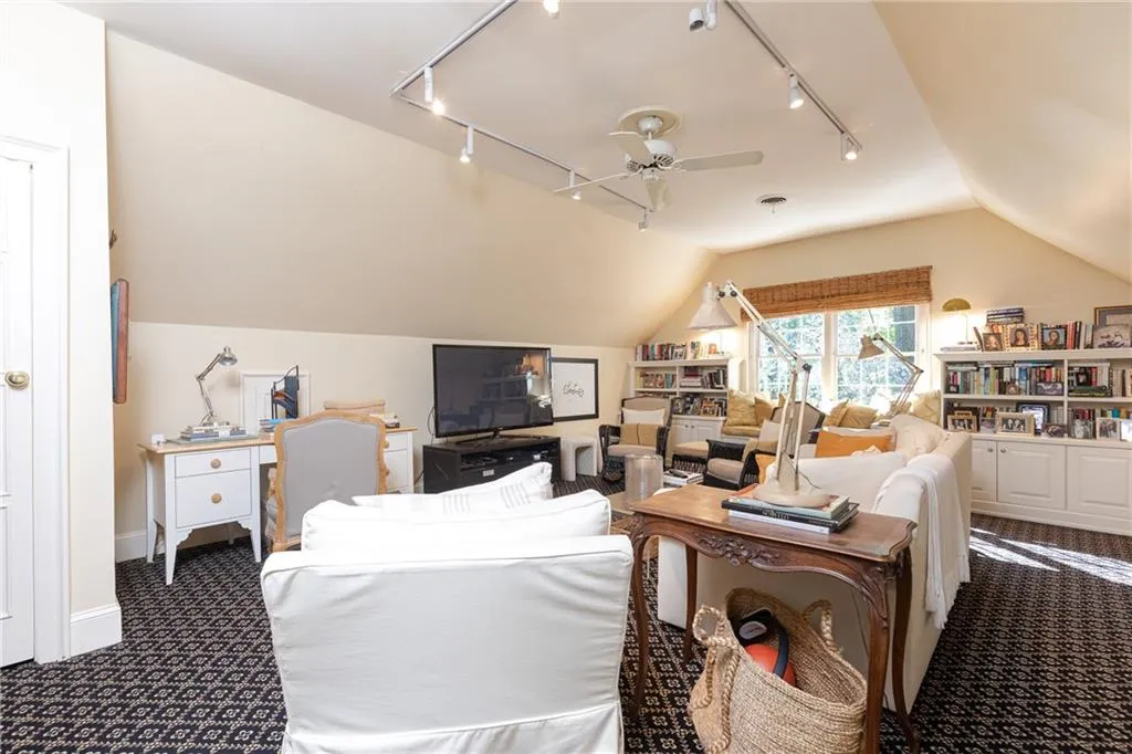 685 Tanglewood Trail, Sandy Springs, Georgia 30327, 5 Bedrooms Bedrooms, ,4 BathroomsBathrooms,Residential,Sold,685 Tanglewood Trail,6873759