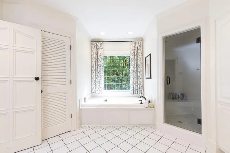 685 Tanglewood Trail, Sandy Springs, Georgia 30327, 5 Bedrooms Bedrooms, ,4 BathroomsBathrooms,Residential,Sold,685 Tanglewood Trail,6873759