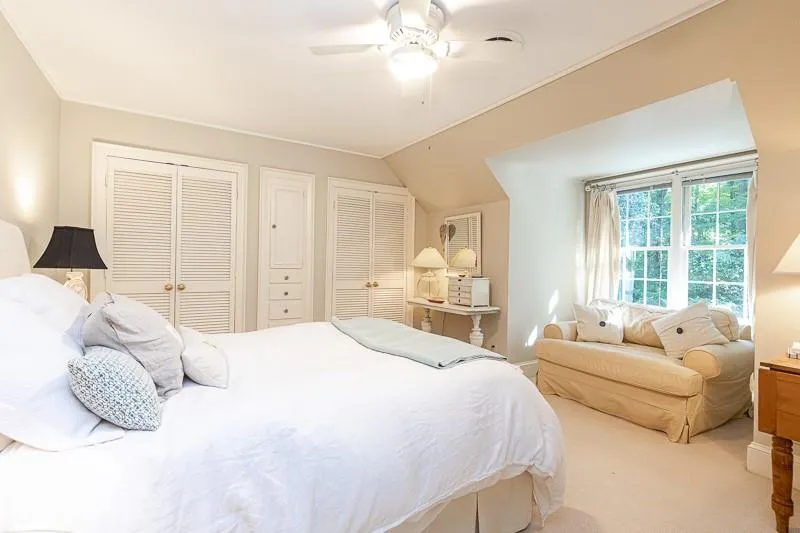 685 Tanglewood Trail, Sandy Springs, Georgia 30327, 5 Bedrooms Bedrooms, ,4 BathroomsBathrooms,Residential,Sold,685 Tanglewood Trail,6873759