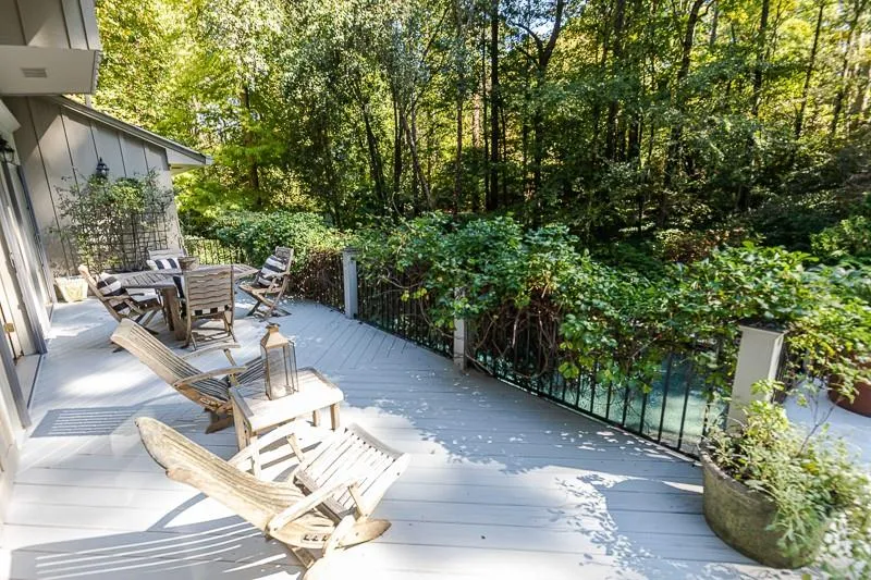 685 Tanglewood Trail, Sandy Springs, Georgia 30327, 5 Bedrooms Bedrooms, ,4 BathroomsBathrooms,Residential,Sold,685 Tanglewood Trail,6873759