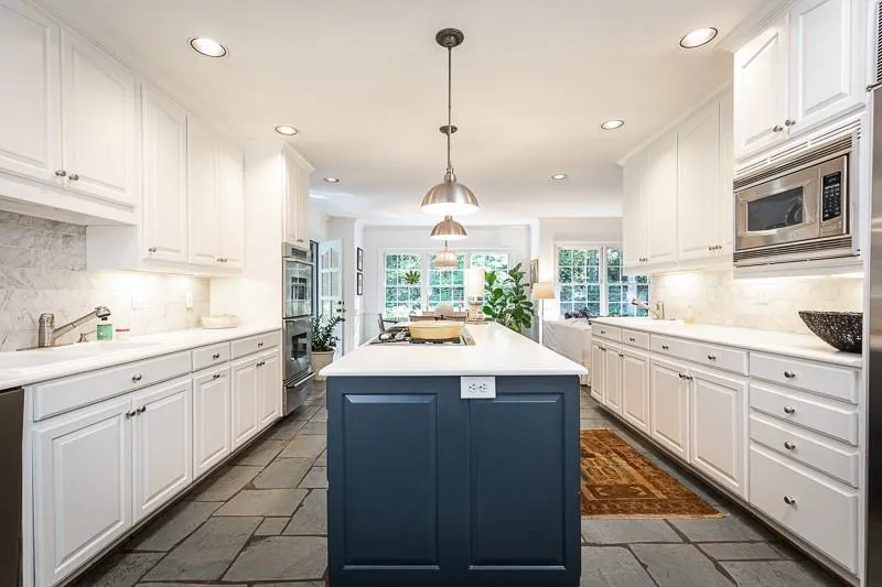 685 Tanglewood Trail, Sandy Springs, Georgia 30327, 5 Bedrooms Bedrooms, ,4 BathroomsBathrooms,Residential,Sold,685 Tanglewood Trail,6873759