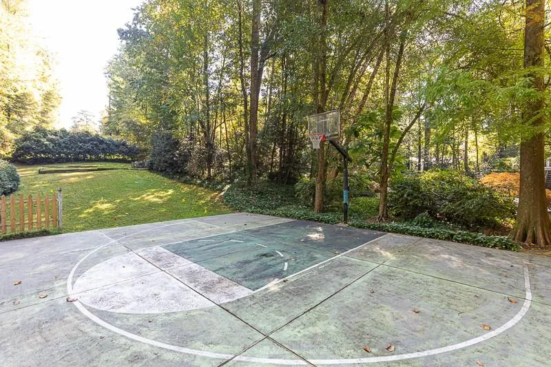 685 Tanglewood Trail, Sandy Springs, Georgia 30327, 5 Bedrooms Bedrooms, ,4 BathroomsBathrooms,Residential,Sold,685 Tanglewood Trail,6873759