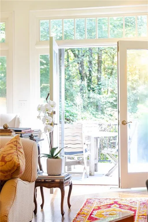 685 Tanglewood Trail, Sandy Springs, Georgia 30327, 5 Bedrooms Bedrooms, ,4 BathroomsBathrooms,Residential,Sold,685 Tanglewood Trail,6873759