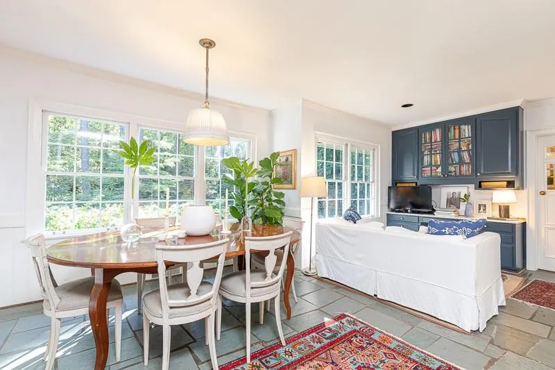 685 Tanglewood Trail, Sandy Springs, Georgia 30327, 5 Bedrooms Bedrooms, ,4 BathroomsBathrooms,Residential,Sold,685 Tanglewood Trail,6873759