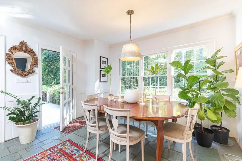 685 Tanglewood Trail, Sandy Springs, Georgia 30327, 5 Bedrooms Bedrooms, ,4 BathroomsBathrooms,Residential,Sold,685 Tanglewood Trail,6873759