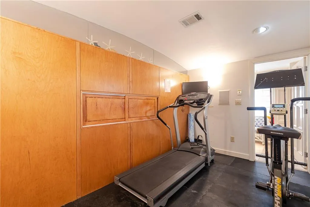 685 Tanglewood Trail, Sandy Springs, Georgia 30327, 5 Bedrooms Bedrooms, ,4 BathroomsBathrooms,Residential,Sold,685 Tanglewood Trail,6873759