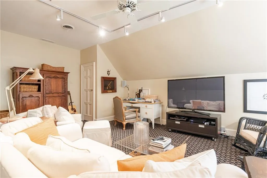 685 Tanglewood Trail, Sandy Springs, Georgia 30327, 5 Bedrooms Bedrooms, ,4 BathroomsBathrooms,Residential,Sold,685 Tanglewood Trail,6873759