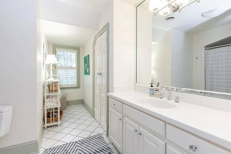 685 Tanglewood Trail, Sandy Springs, Georgia 30327, 5 Bedrooms Bedrooms, ,4 BathroomsBathrooms,Residential,Sold,685 Tanglewood Trail,6873759