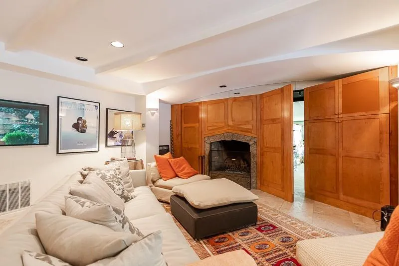 685 Tanglewood Trail, Sandy Springs, Georgia 30327, 5 Bedrooms Bedrooms, ,4 BathroomsBathrooms,Residential,Sold,685 Tanglewood Trail,6873759