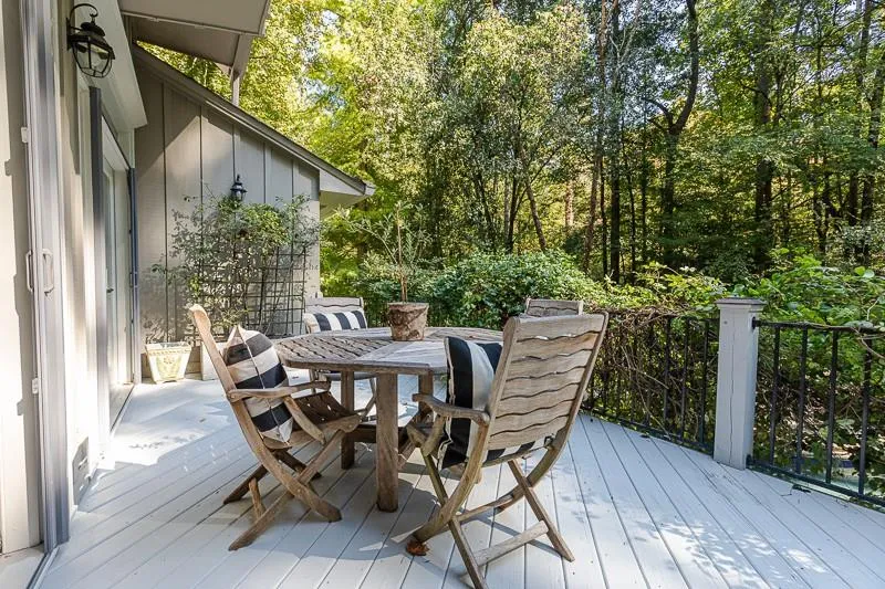 685 Tanglewood Trail, Sandy Springs, Georgia 30327, 5 Bedrooms Bedrooms, ,4 BathroomsBathrooms,Residential,Sold,685 Tanglewood Trail,6873759