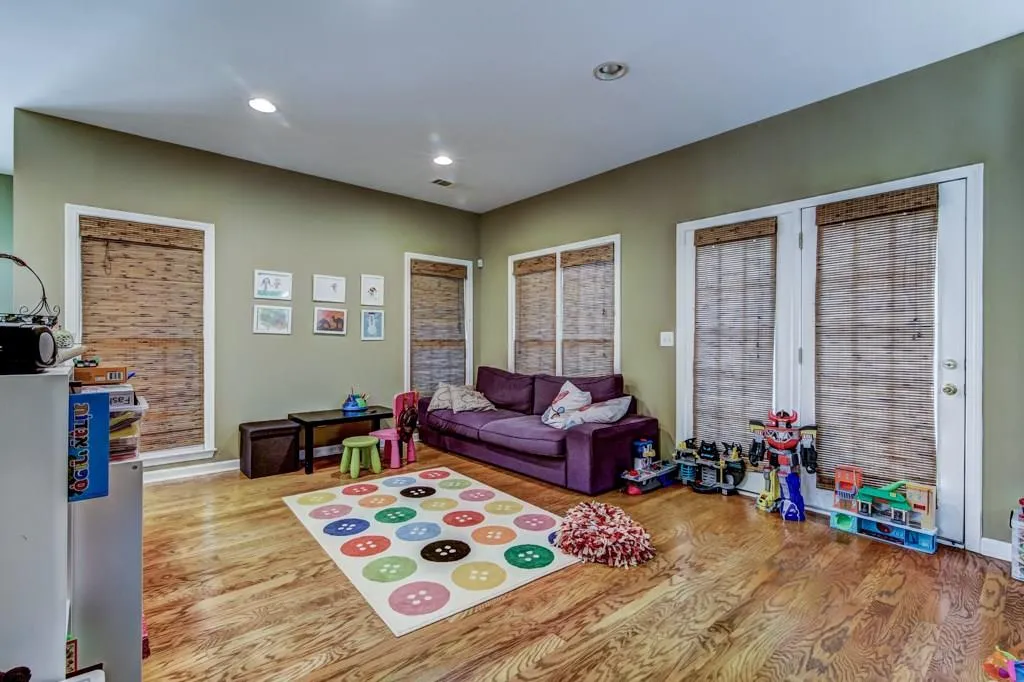 705 Orchard Court, Sandy Springs, Georgia 30328, 3 Bedrooms Bedrooms, ,2 BathroomsBathrooms,Residential,Sold,705 Orchard Court,5878466