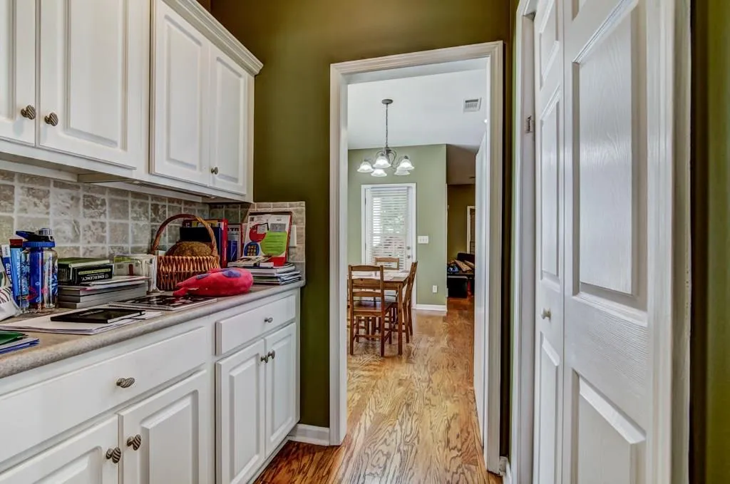 705 Orchard Court, Sandy Springs, Georgia 30328, 3 Bedrooms Bedrooms, ,2 BathroomsBathrooms,Residential,Sold,705 Orchard Court,5878466