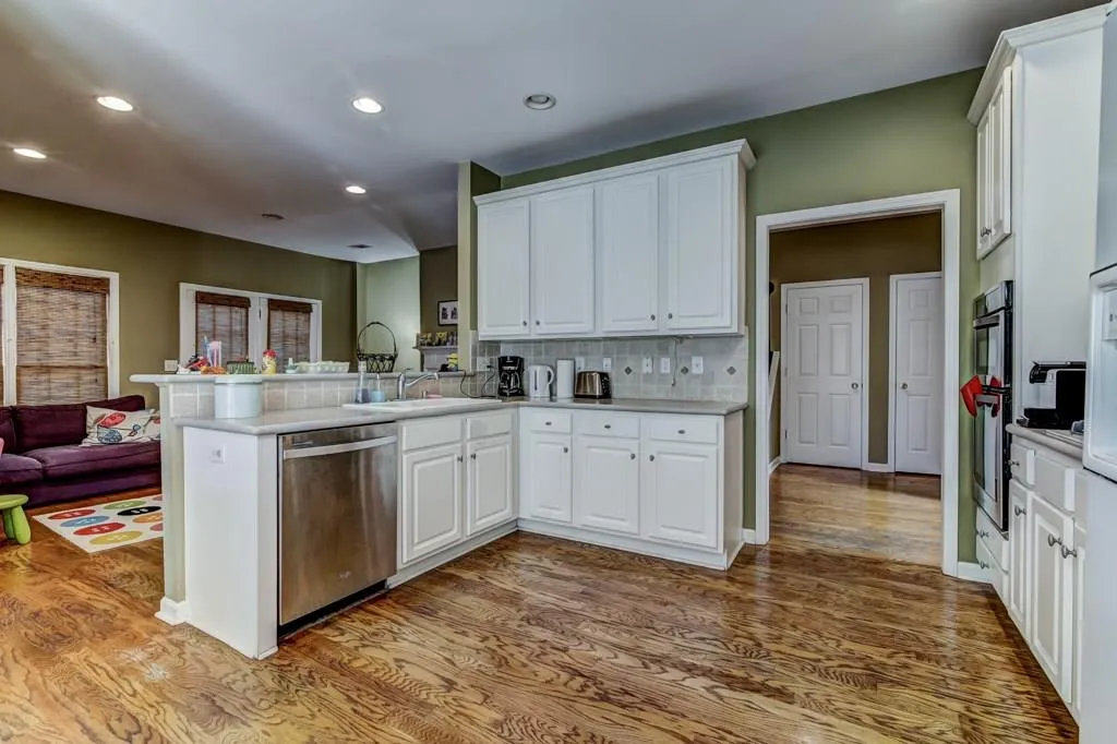 705 Orchard Court, Sandy Springs, Georgia 30328, 3 Bedrooms Bedrooms, ,2 BathroomsBathrooms,Residential,Sold,705 Orchard Court,5878466