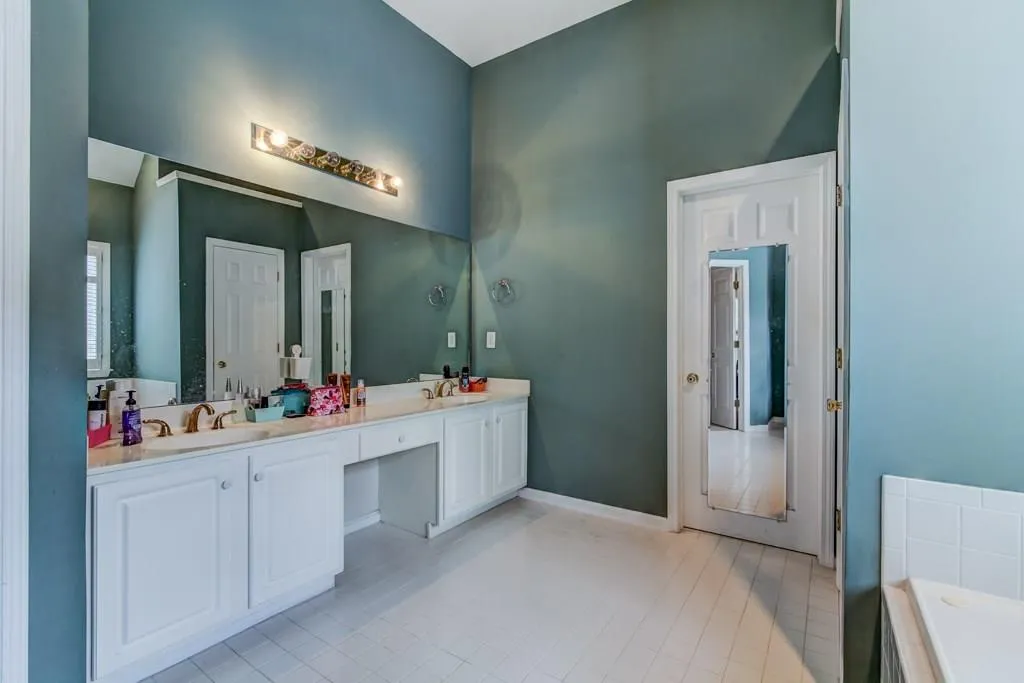 705 Orchard Court, Sandy Springs, Georgia 30328, 3 Bedrooms Bedrooms, ,2 BathroomsBathrooms,Residential,Sold,705 Orchard Court,5878466