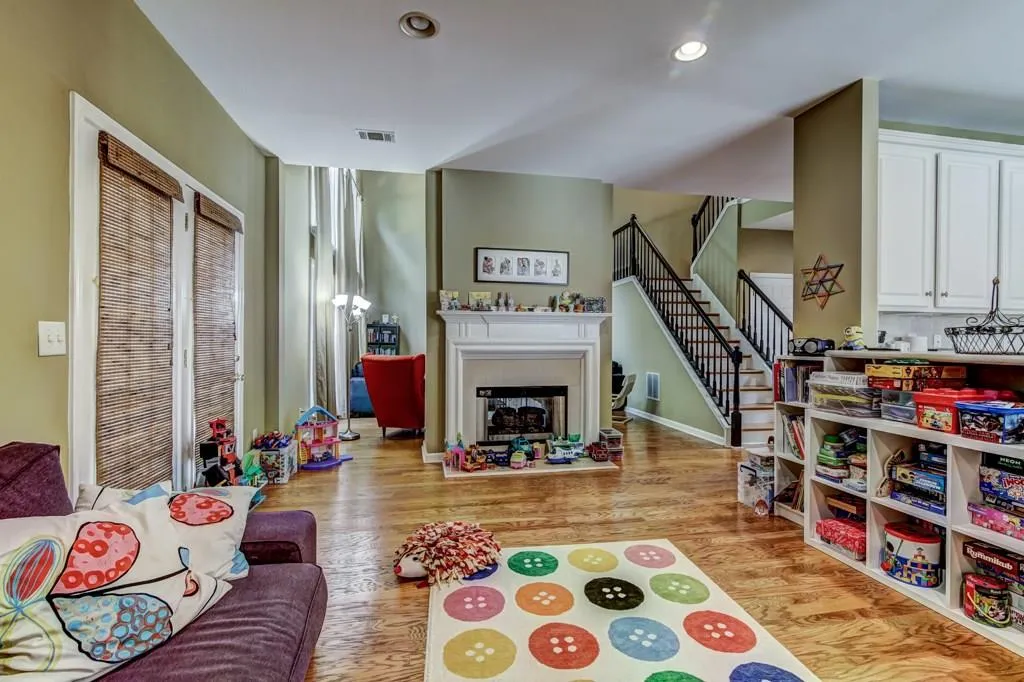 705 Orchard Court, Sandy Springs, Georgia 30328, 3 Bedrooms Bedrooms, ,2 BathroomsBathrooms,Residential,Sold,705 Orchard Court,5878466