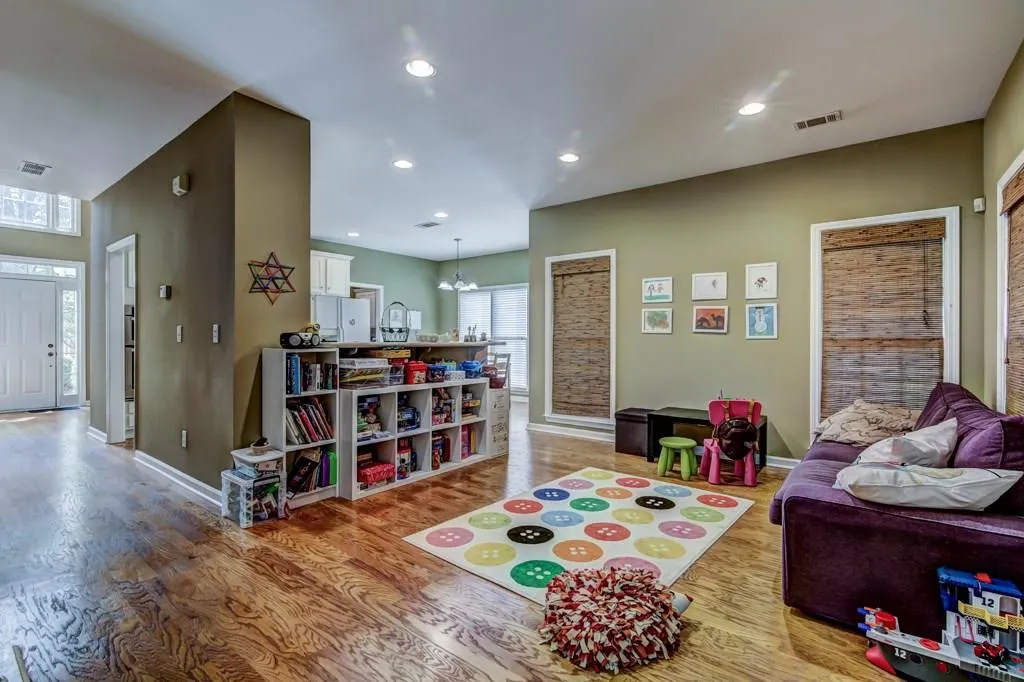 705 Orchard Court, Sandy Springs, Georgia 30328, 3 Bedrooms Bedrooms, ,2 BathroomsBathrooms,Residential,Sold,705 Orchard Court,5878466