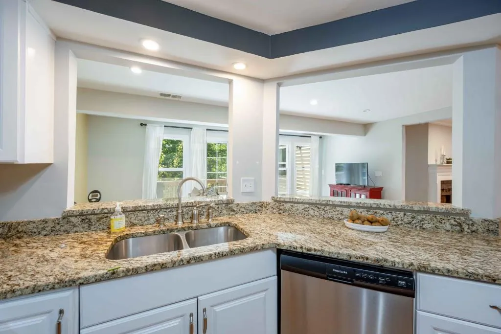 88 Dunwoody Springs Drive, Sandy Springs, Georgia 30328, 2 Bedrooms Bedrooms, ,2 BathroomsBathrooms,Residential,Sold,88 Dunwoody Springs Drive,7245923