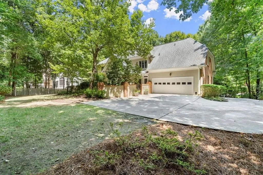 415 Hadley Court, Sandy Springs, Georgia 30350, 4 Bedrooms Bedrooms, ,3 BathroomsBathrooms,Residential,Sold,415 Hadley Court,7427166