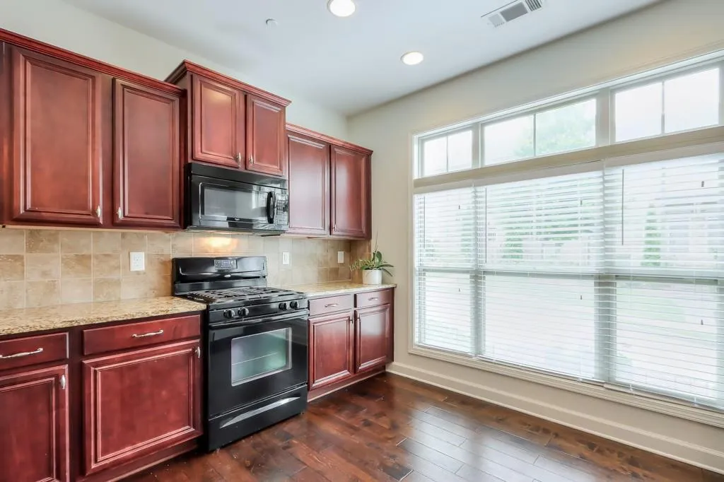 7360 Glisten Avenue, Sandy Springs, Georgia 30328, 3 Bedrooms Bedrooms, ,3 BathroomsBathrooms,Residential,Sold,7360 Glisten Avenue,7232201