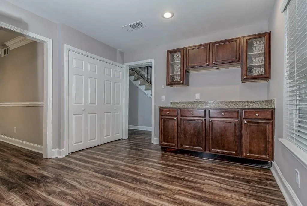 6980 Roswell Road Unit F7, Atlanta, Georgia 30328, 3 Bedrooms Bedrooms, ,2 BathroomsBathrooms,Residential,Sold,6980 Roswell Road Unit F7,5602515
