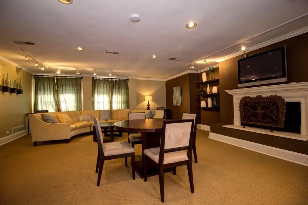 6980 Roswell Road Unit F7, Atlanta, Georgia 30328, 3 Bedrooms Bedrooms, ,2 BathroomsBathrooms,Residential,Sold,6980 Roswell Road Unit F7,5602515