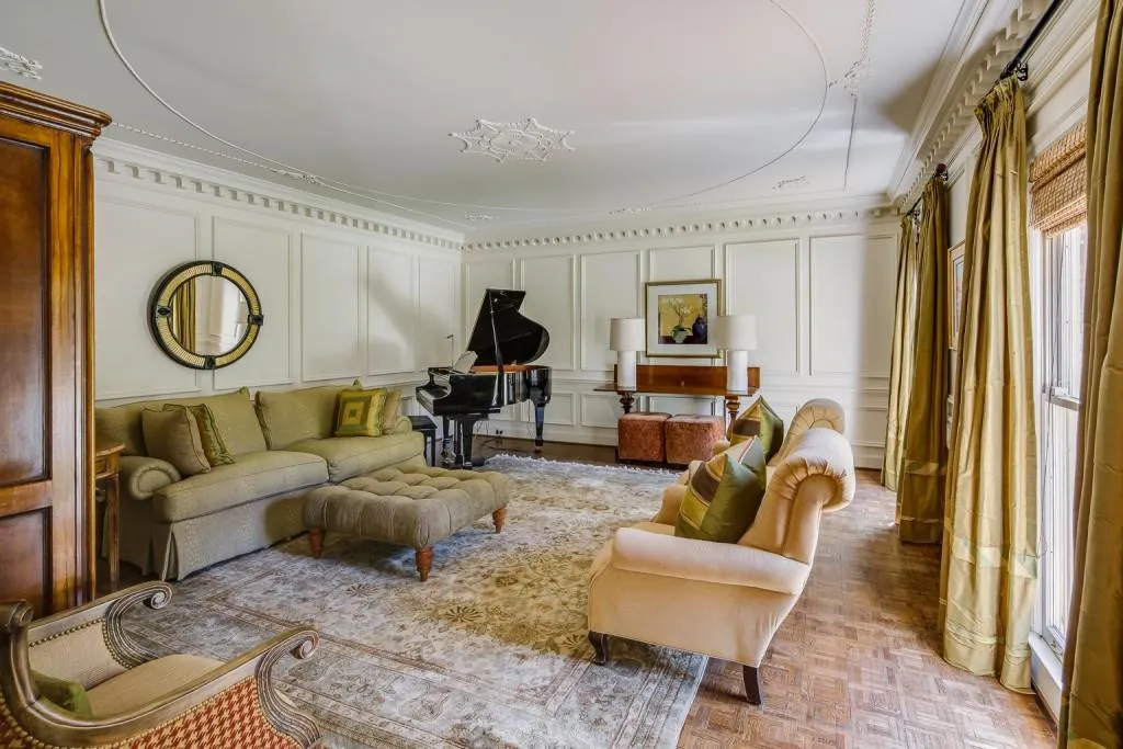 1315 Belmore Way, Sandy Springs, Georgia 30350, 6 Bedrooms Bedrooms, ,5 BathroomsBathrooms,Residential,Sold,1315 Belmore Way,6864395