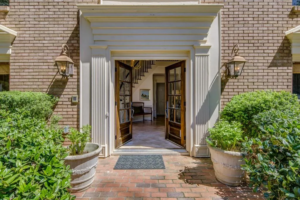 1315 Belmore Way, Sandy Springs, Georgia 30350, 6 Bedrooms Bedrooms, ,5 BathroomsBathrooms,Residential,Sold,1315 Belmore Way,6864395