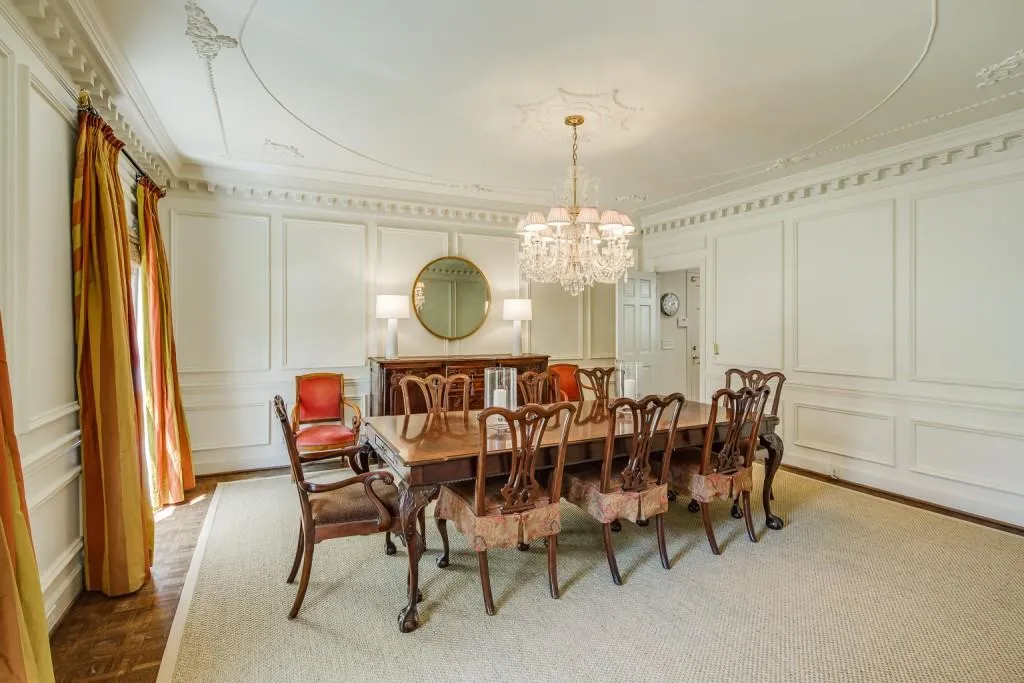 1315 Belmore Way, Sandy Springs, Georgia 30350, 6 Bedrooms Bedrooms, ,5 BathroomsBathrooms,Residential,Sold,1315 Belmore Way,6864395