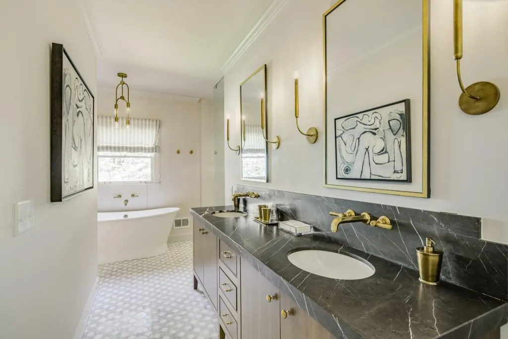 1315 Belmore Way, Sandy Springs, Georgia 30350, 6 Bedrooms Bedrooms, ,5 BathroomsBathrooms,Residential,Sold,1315 Belmore Way,6864395