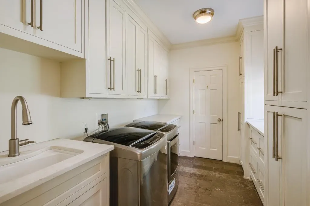 1315 Belmore Way, Sandy Springs, Georgia 30350, 6 Bedrooms Bedrooms, ,5 BathroomsBathrooms,Residential,Sold,1315 Belmore Way,6864395