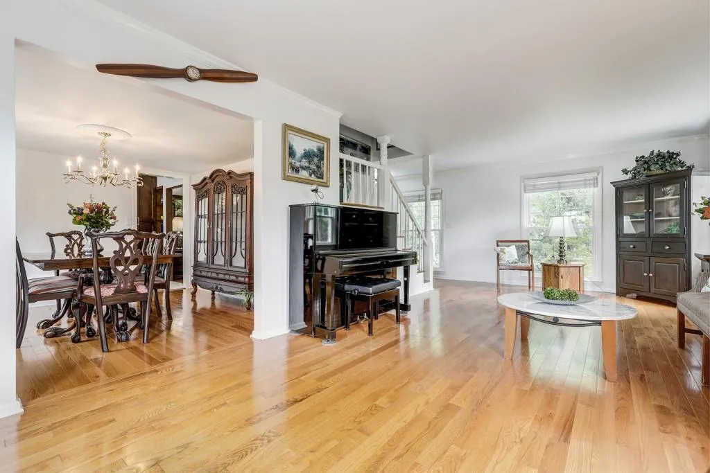800 Glenairy Drive, Sandy Springs, Georgia 30328, 5 Bedrooms Bedrooms, ,3 BathroomsBathrooms,Residential,Sold,800 Glenairy Drive,6576327