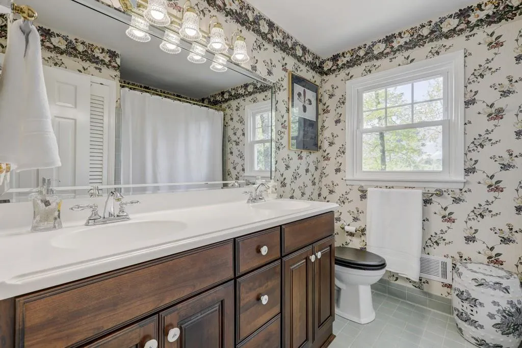 800 Glenairy Drive, Sandy Springs, Georgia 30328, 5 Bedrooms Bedrooms, ,3 BathroomsBathrooms,Residential,Sold,800 Glenairy Drive,6576327