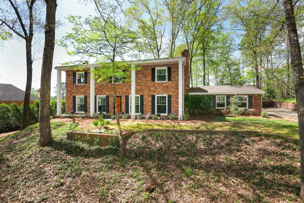 800 Glenairy Drive, Sandy Springs, Georgia 30328, 5 Bedrooms Bedrooms, ,3 BathroomsBathrooms,Residential,Sold,800 Glenairy Drive,6576327