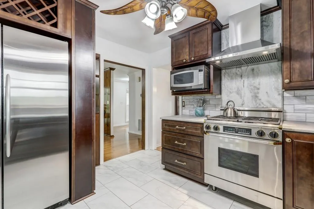 800 Glenairy Drive, Sandy Springs, Georgia 30328, 5 Bedrooms Bedrooms, ,3 BathroomsBathrooms,Residential,Sold,800 Glenairy Drive,6576327